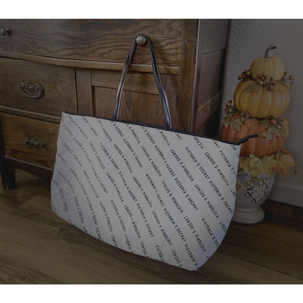 Victoria’s Secret Large Canvas Weekender Tote Duffle Bag Graffiti Print - Picture 3 of 10